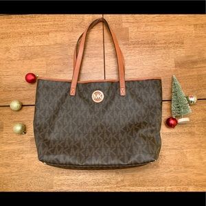 Michael Kors Signature Jet Set